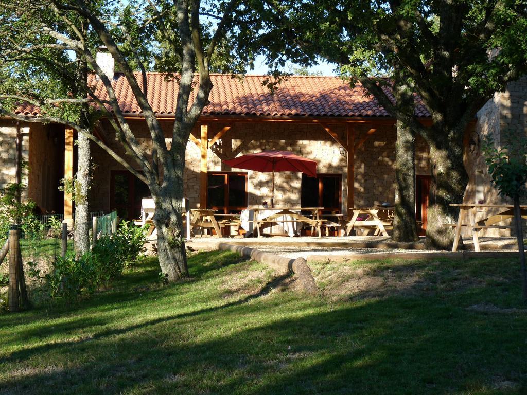 Auberge Les Tables Du Ban Saint-Pierre-la-Palud Exterior foto