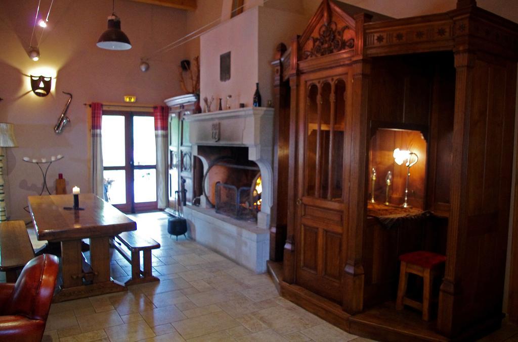 Auberge Les Tables Du Ban Saint-Pierre-la-Palud Exterior foto