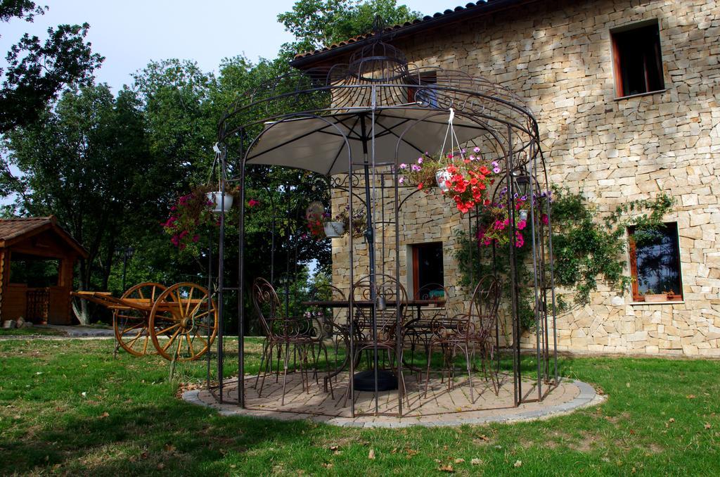 Auberge Les Tables Du Ban Saint-Pierre-la-Palud Exterior foto